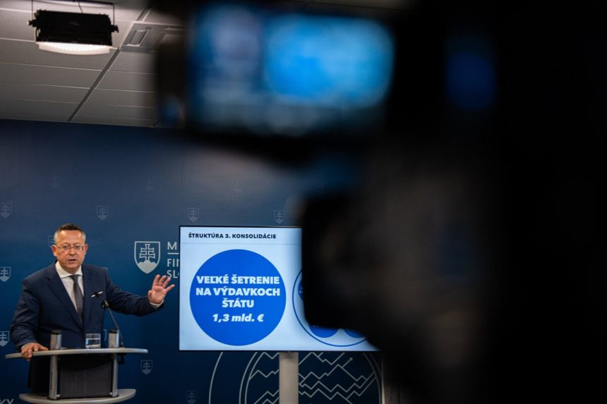 Konsolidacia v praxi SEPS nakupil limuziny v predstihu