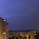 Lejak vietor mozno aj krupy na vychode Slovenska