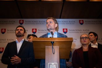 Matovicovi pisal pred hlasovanim o ustave biskup Bolo hlasovanie s Ficom zradou