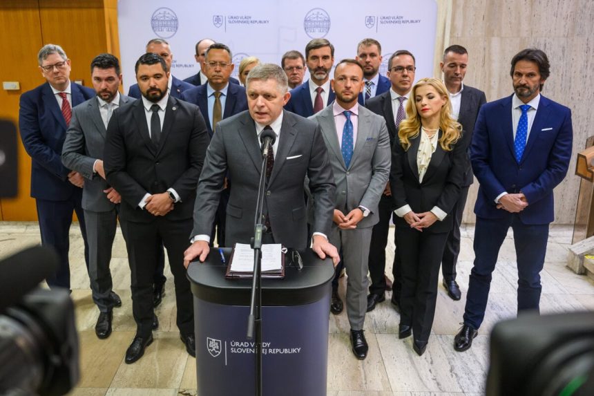 Na zdrazovanie nasadzuju Ustavu Chce Smer lamat odpor opozicie tajnym hlasovanim