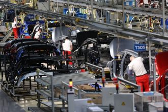 Navrat z Grecka a Detroitu PS predstavil velky ekonomicky program