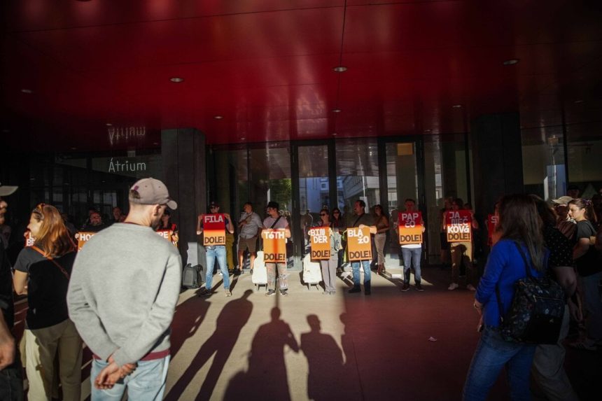 Odstupte pisu Hrycova Horvath a Dubravsky Na odchod Kralika a Dostala vyzyva viac ako 400 umelcov