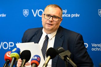 Ombudsman kritizuje novelu ustavy ma viacere vyhrady
