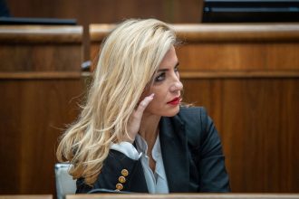 Opozicia kritizuje Simkovicovu za cestu do USA