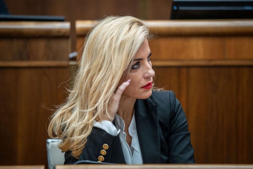 Opozicia kritizuje Simkovicovu za cestu do USA