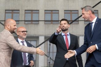 Opozicia ma co vysvetlovat volicom Test spoluprace by bol Majersky na proteste v Bratislave