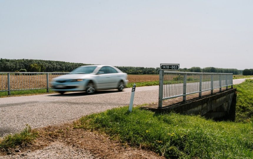 Opravy zniceneho mosta na frekventovanej ceste