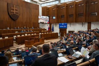 Poslanci pokracuju v diskusii o konsolidacnom baliku