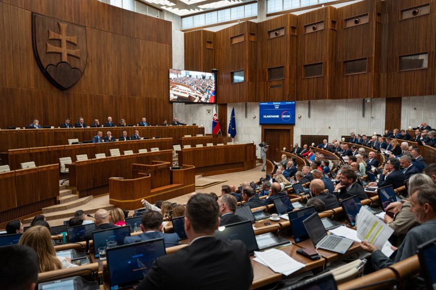 Poslanci pokracuju v diskusii o konsolidacnom baliku