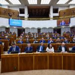 Poslanci ukoncili piatkove rokovanie o podnikani mladistvych