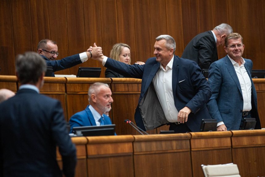 Posledna vecera slovenskej ustavy podla Fica a KDH