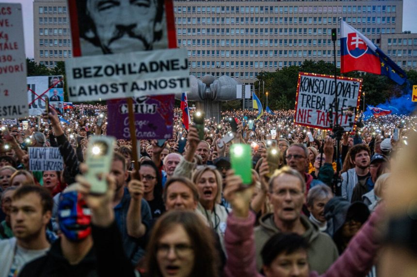 Ranny brifing Koalicia doraba opozicia mobilizuje verejnost Po vrazde Kirka v USA zacal hon