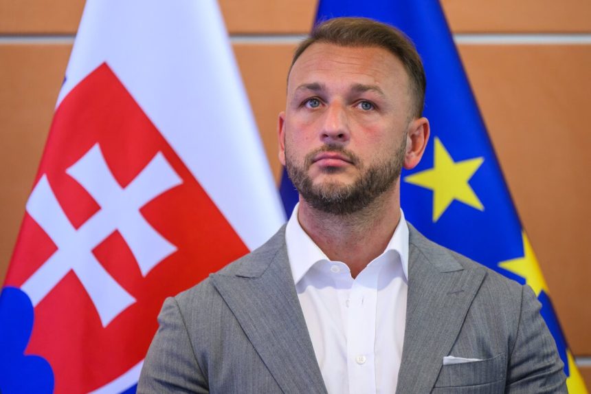 Strategia Rakusana je utocit na Slovensko tvrdi Sutaj Estok