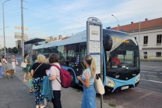 Student ktory pohorsil cestujucich v MHD je v skusobnej dobe Odhalilo ho video