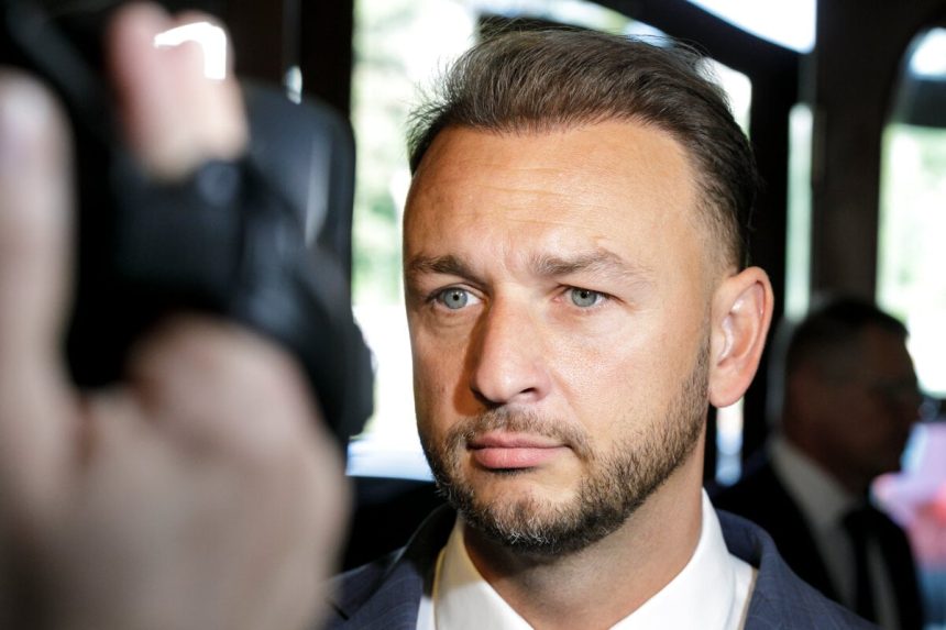 Sutaj Estok sa bude venovat odporucaniam GRECO pre policiu
