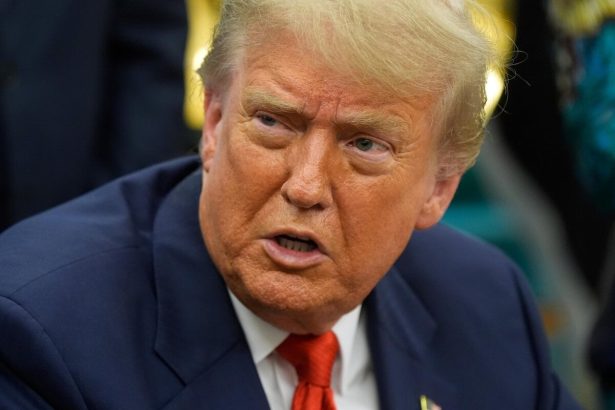 Trump nezomrel konspiratori opat o jeho zdravi
