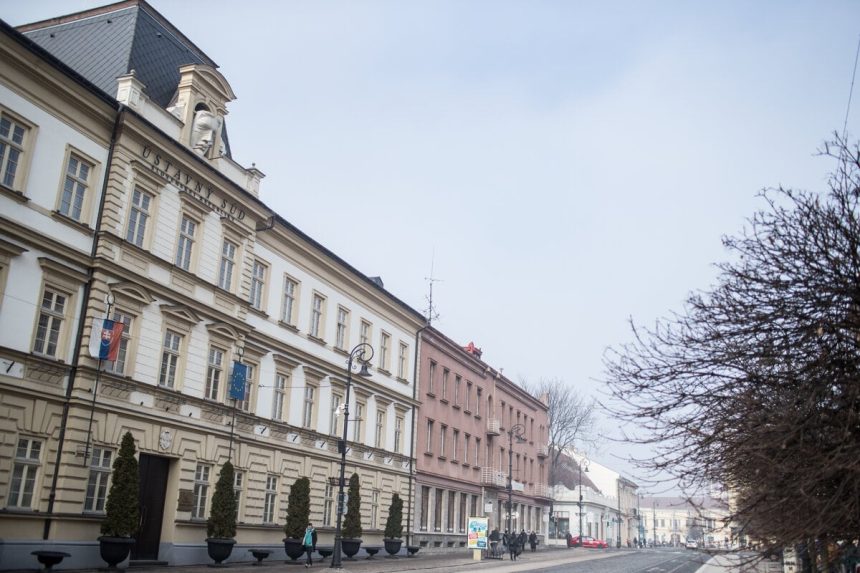 Ustavni sudcovia dostali tresty za drogy