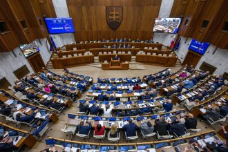 Za par dni a na konci bez Kamenickeho Smer Hlas a SNS schvalili konsolidacny balicek