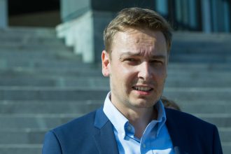 Zakazku na elektronicke naramky pre odsudenych ma uz vopred dohodnuta konretna firma