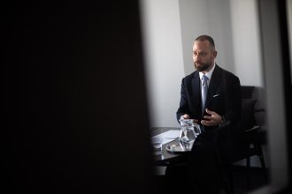 Zastavenie stihania advokata Paru je pravoplatne