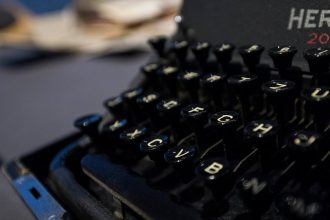 Zomrela novinarka a aktivistka za ludske prava Ruth Weissova