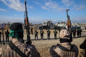hamas zverejnil dalsie video s izraelskymi rukojemnikmi