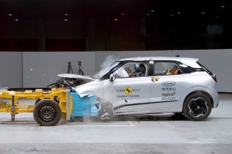 Auta poslali proti stene Cinsky elektromobil sklamal v testoch