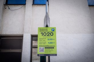 Bratislava spusta regulovane parkovanie v Petrzalke