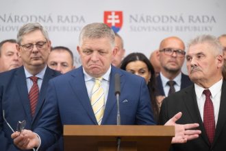 Ficov napad predlzit volebne obdobie nepresiel testom