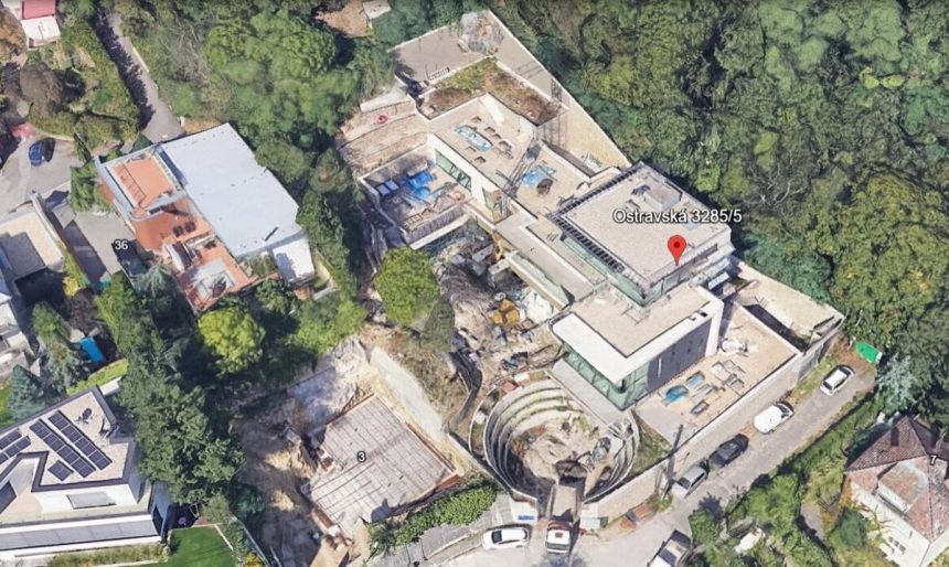 Nad mestom vyrastla honosna vila podobna Basternakovej