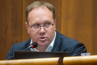 Poslanec Vasecka odchadza z klubu Slovensko Za ludi a KU