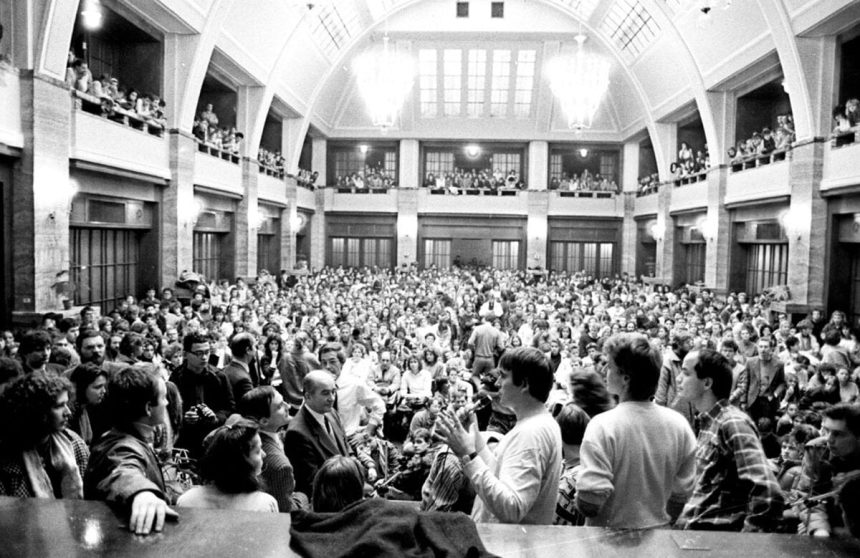 Skoly riesia co so 17 novembrom Riaditelia mozu udelit volno iba patkrat za rok