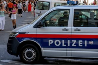 Skupina mladikov pred sudom vo Viedni za zneuzivanie ucitelky