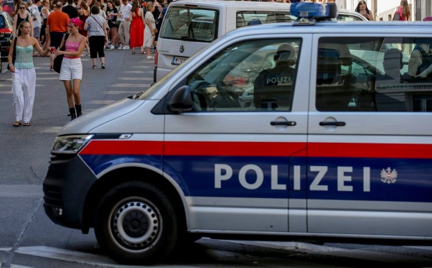 Skupina mladikov pred sudom vo Viedni za zneuzivanie ucitelky