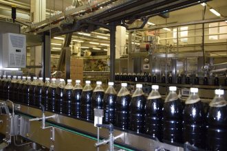 Slunce seno na slovensky sposob V Rajeckej Lesnej pustaju hudbu vo fabrike na napoje veria v jej moc