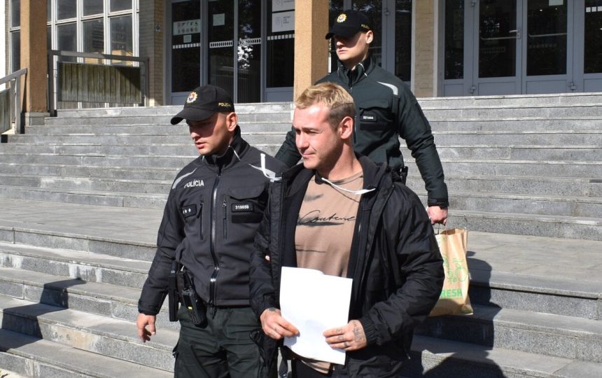 Synov byvaleho bosa Okolicanyho obvinili z kradeze balikoboxov Starsi skoncil vo vazbe