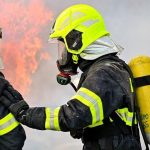 V Lutile horel rodinny dom zachranari pomahali dvom ludom