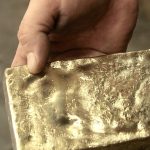 Cena zlata vzrastla na dvojtyzdnove maximum cena striebra dosiahla rekord