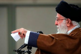 Chamenei Trumpova administrativa nie je hodna spoluprace s Iranom