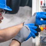 Elektrikari si do nocnej vzali stuple do usi a spali v rozvodni Vyhadzov riesili sudy