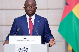 Guinea Bissau Zosadeny prezident Embalo opustil krajinu je v Senegale