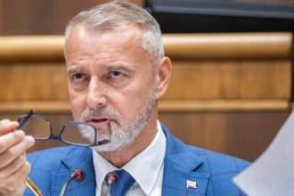 Hlas je pripraveny rokovat o odvolani ministrov a vlady