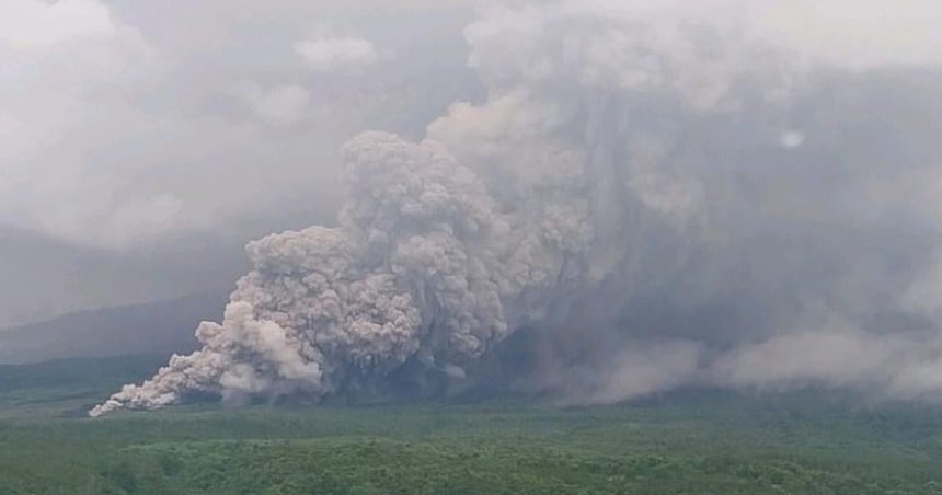 Indonezia Po vybuchu sopky Semeru zachranovali 170 horolezcov