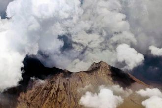 Japonsko Po erupcii sopky Sakuradzhima varovanie pred popolem
