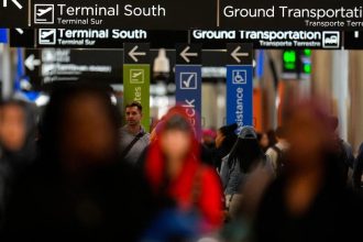 Leteckym spolocnostiam v USA hrozi slabsia sviatocna sezona