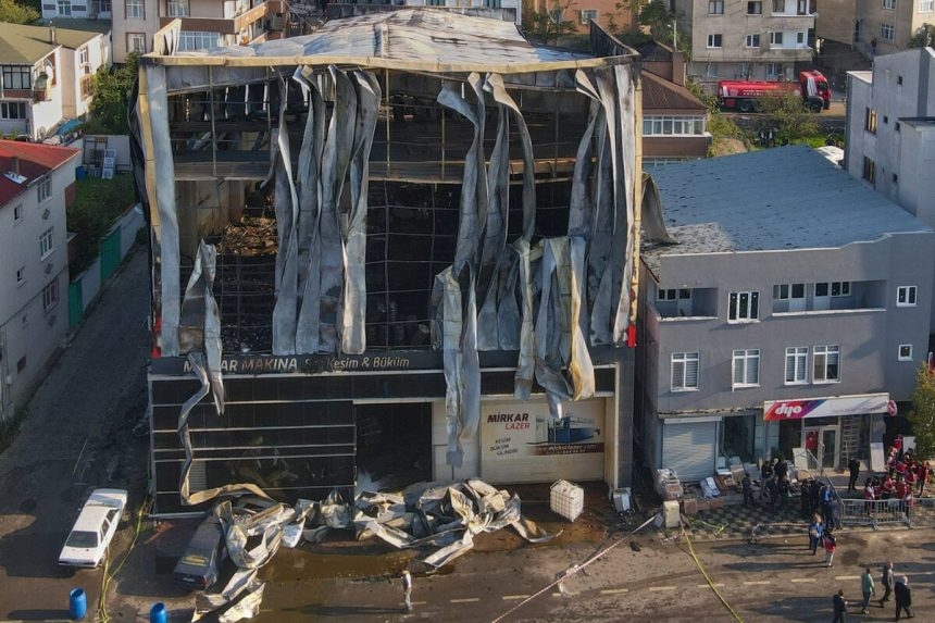 Medzi obetami poziaru v sklade parfumov su aj dve tinedzerky