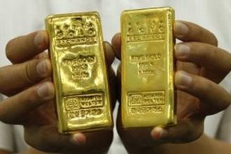 Muz pri kopani bazena nasiel zlate tehlicky a mince