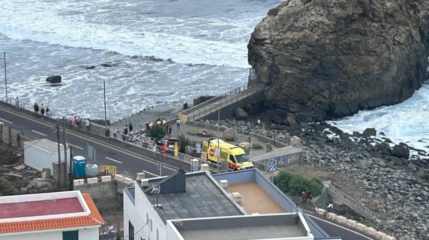 Na Tenerife zomreli traja ludia v mori