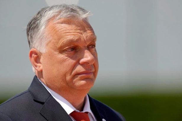 Orban s delegaciou priletel do Moskvy stretne sa s Putinom