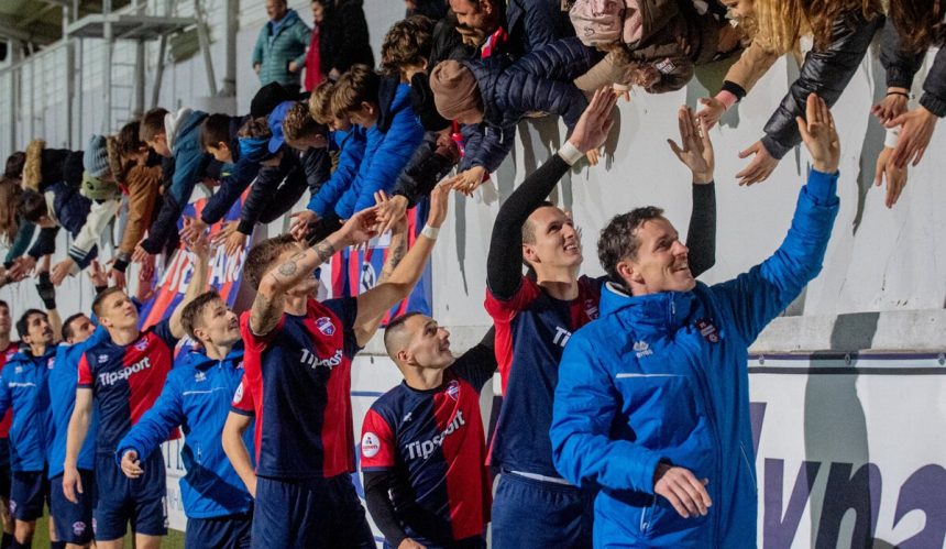 Pan utocnik otvoril kancelariu Novy trener Vionu Nech to je pes